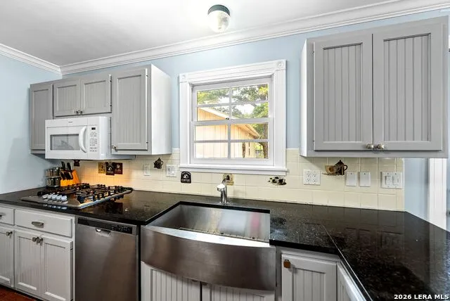 204 ACORN ST Fredericksburg, TX 78624