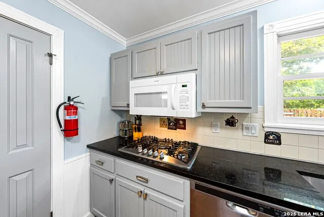 204 ACORN ST Fredericksburg, TX 78624