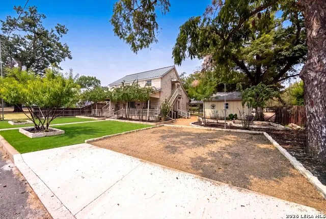 204 ACORN ST Fredericksburg, TX 78624