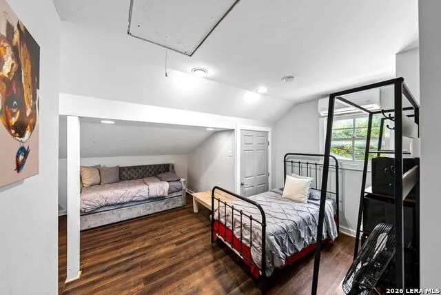 204 ACORN ST Fredericksburg, TX 78624