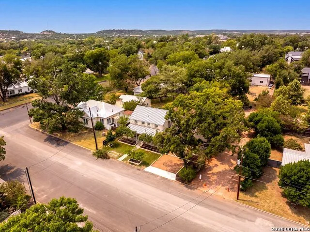 204 ACORN ST Fredericksburg, TX 78624