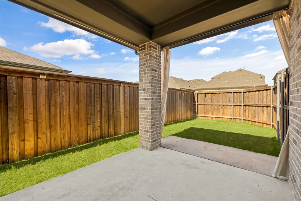 4320 Smokey Quartz Lane Arlington, TX 76005