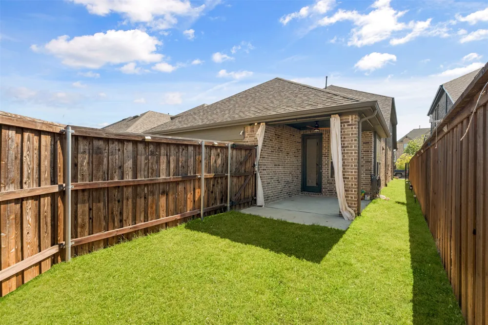 4320 Smokey Quartz Lane Arlington, TX 76005