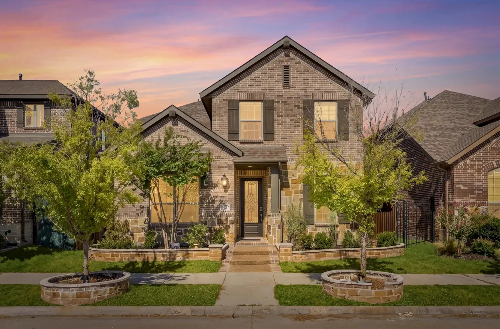 4320 Smokey Quartz Lane Arlington, TX 76005