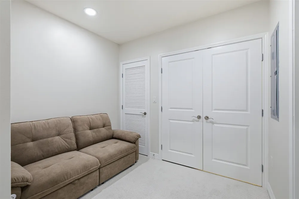 500 Throckmorton Street #2111 Fort Worth, TX 76102