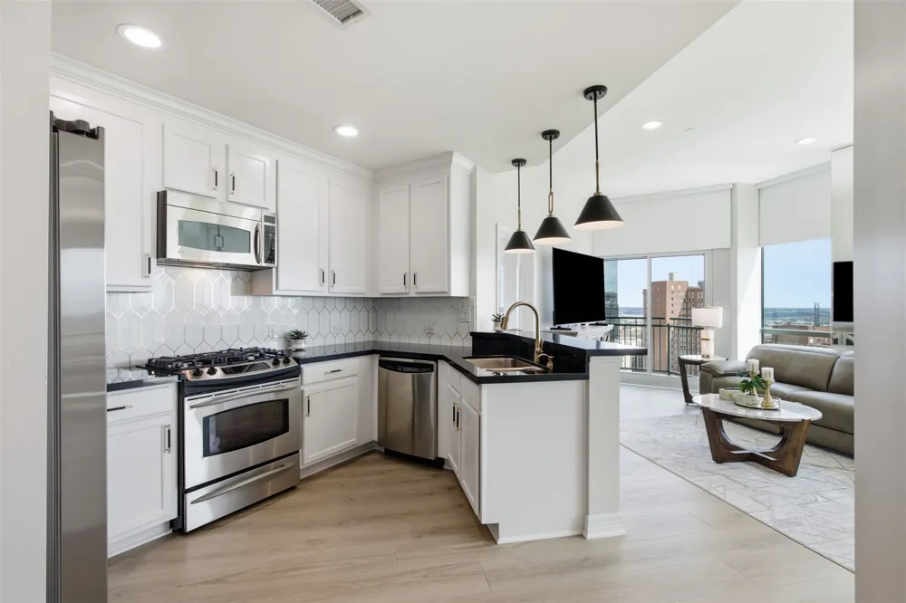 500 Throckmorton Street #2111 Fort Worth, TX 76102