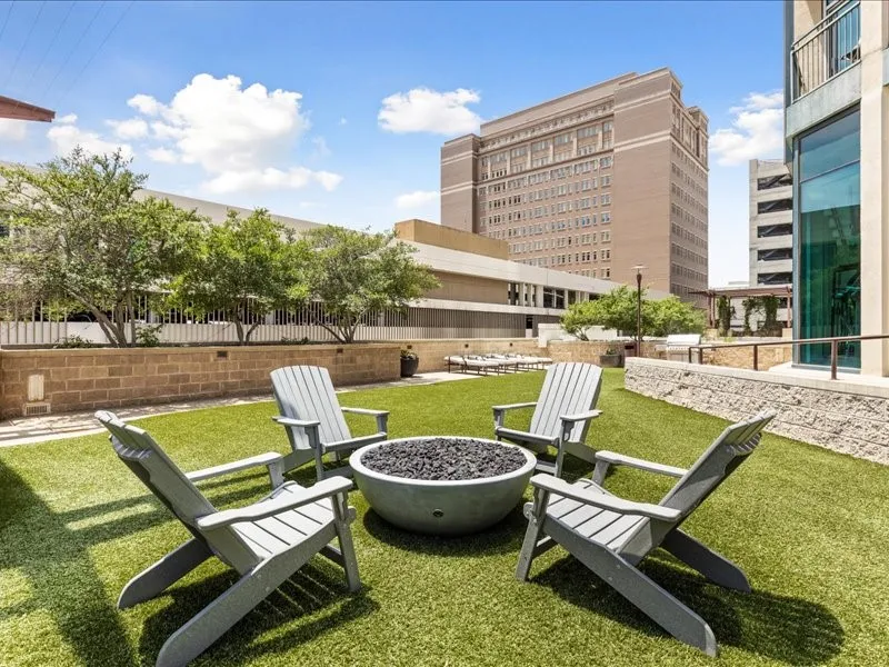 500 Throckmorton Street #2111 Fort Worth, TX 76102