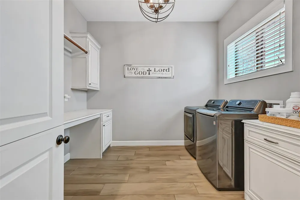 1821 Avery Lane Friendswood, TX 77546