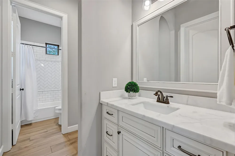 1821 Avery Lane Friendswood, TX 77546