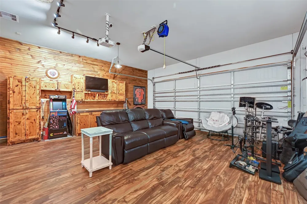 1821 Avery Lane Friendswood, TX 77546