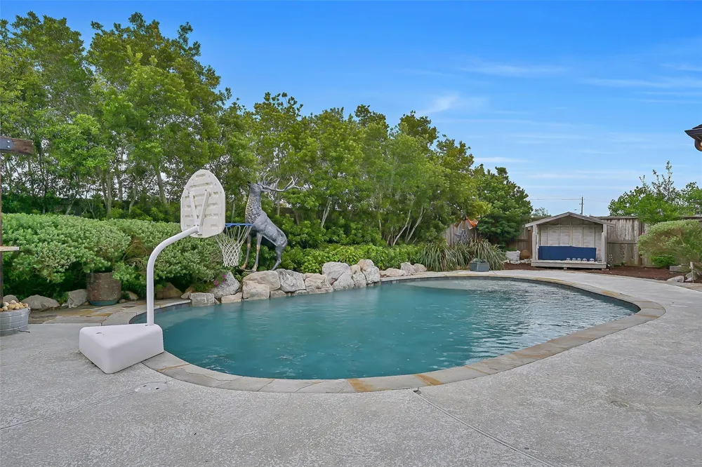 1821 Avery Lane Friendswood, TX 77546