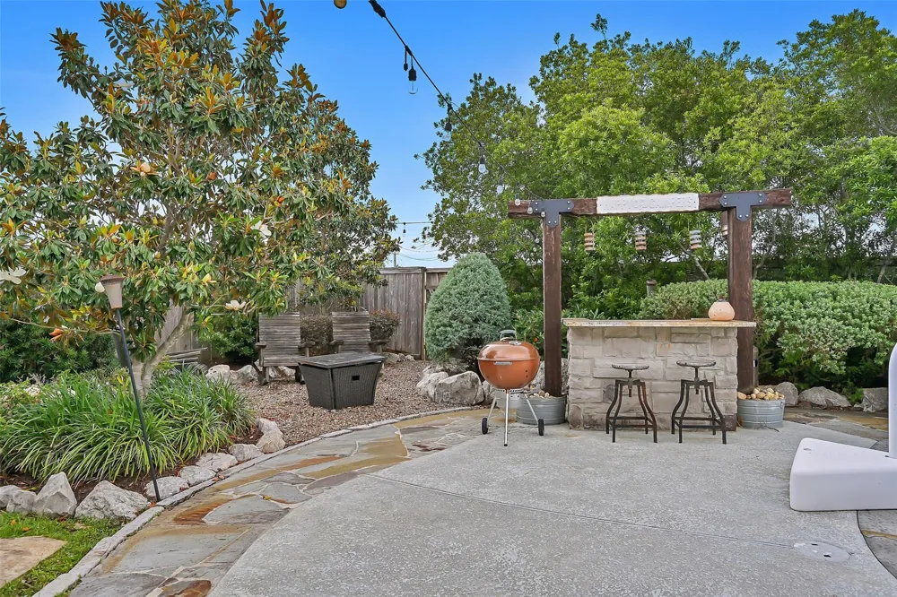 1821 Avery Lane Friendswood, TX 77546