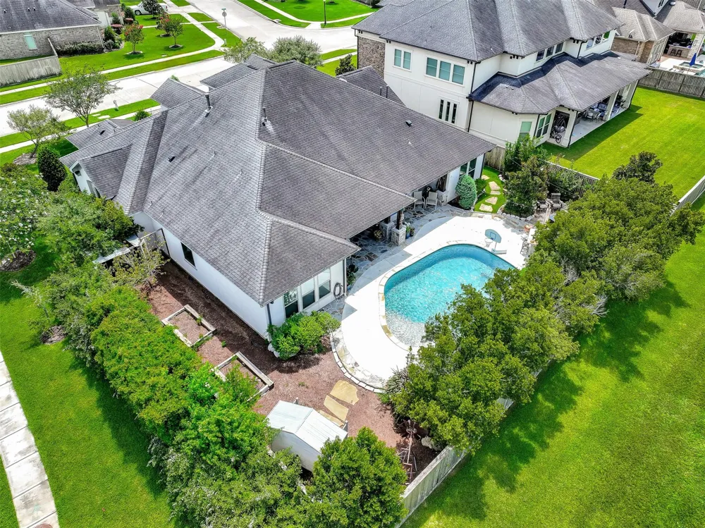 1821 Avery Lane Friendswood, TX 77546