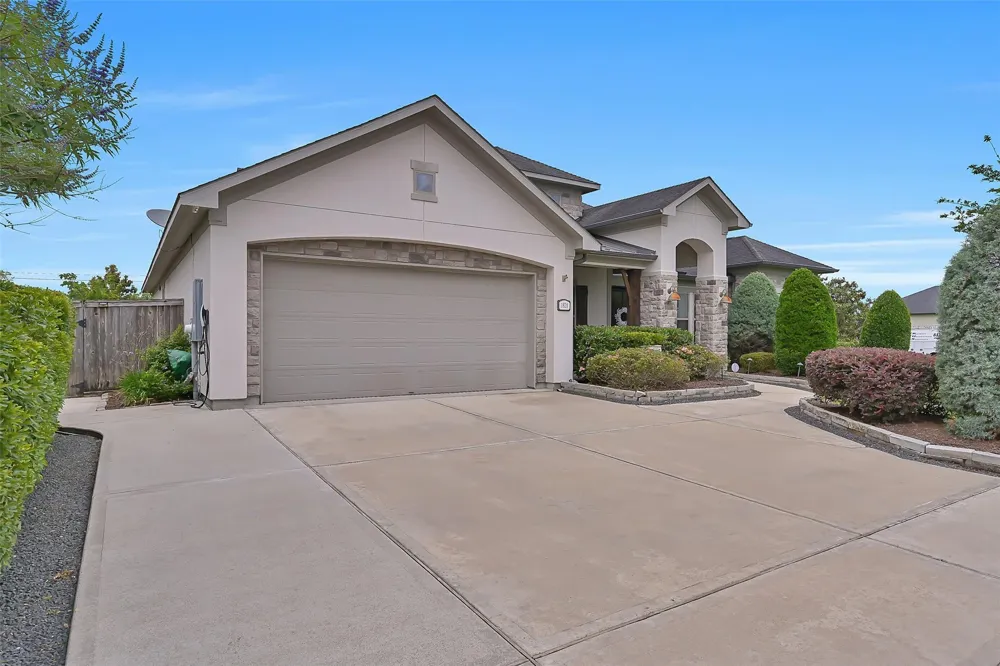 1821 Avery Lane Friendswood, TX 77546