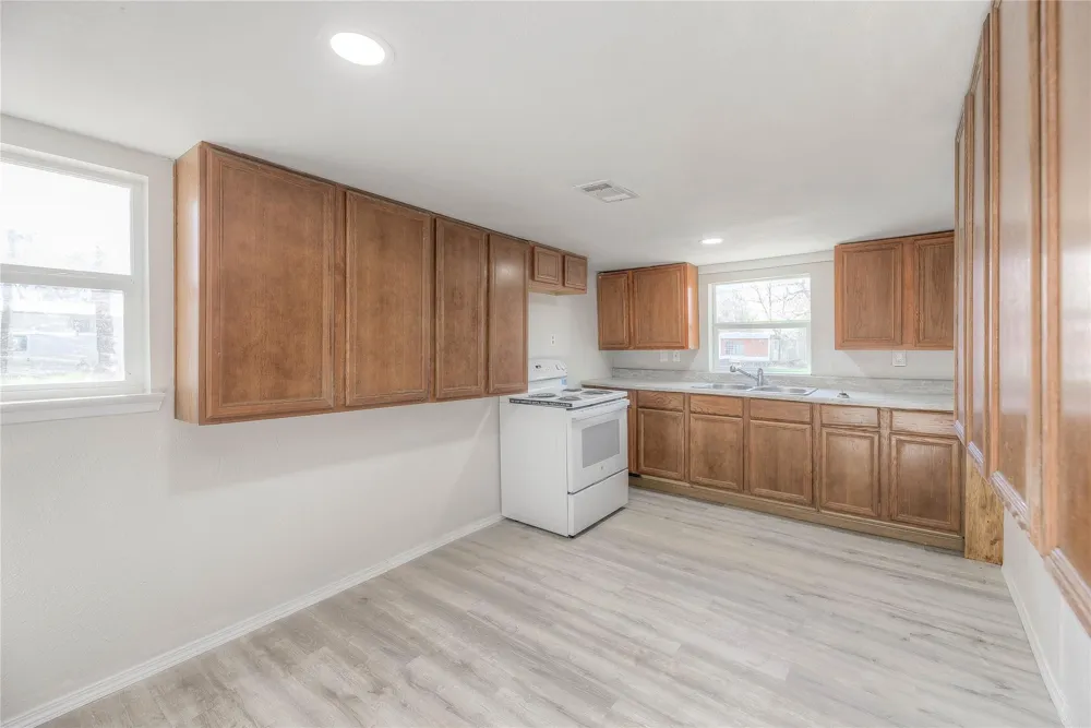 328 W Sherwood Drive Livingston, TX 77351