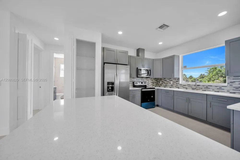856 William Denver ST Lehigh Acres, FL 33974
