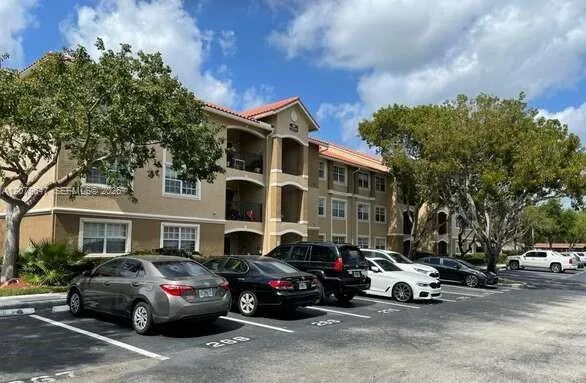 215 SW 117th Ter #14204 Pembroke Pines, FL 33025