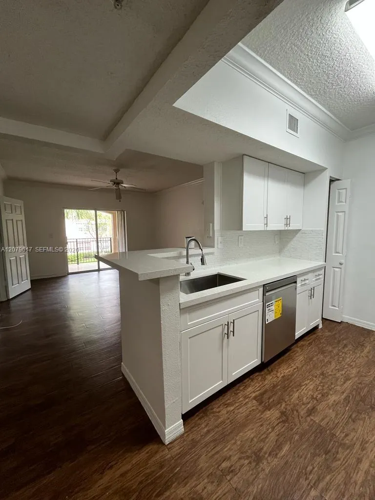 215 SW 117th Ter #14204 Pembroke Pines, FL 33025