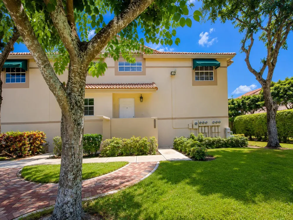 6723 VIA REGINA #11 Boca Raton, FL 33433