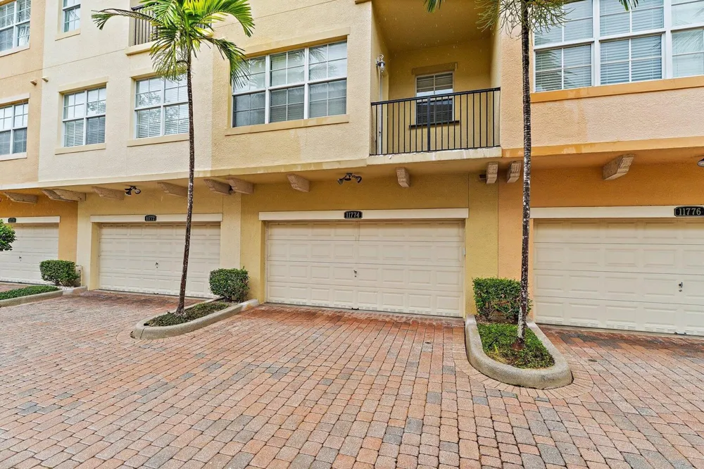11774 Valencia Gardens Avenue Palm Beach Gardens, FL 33410