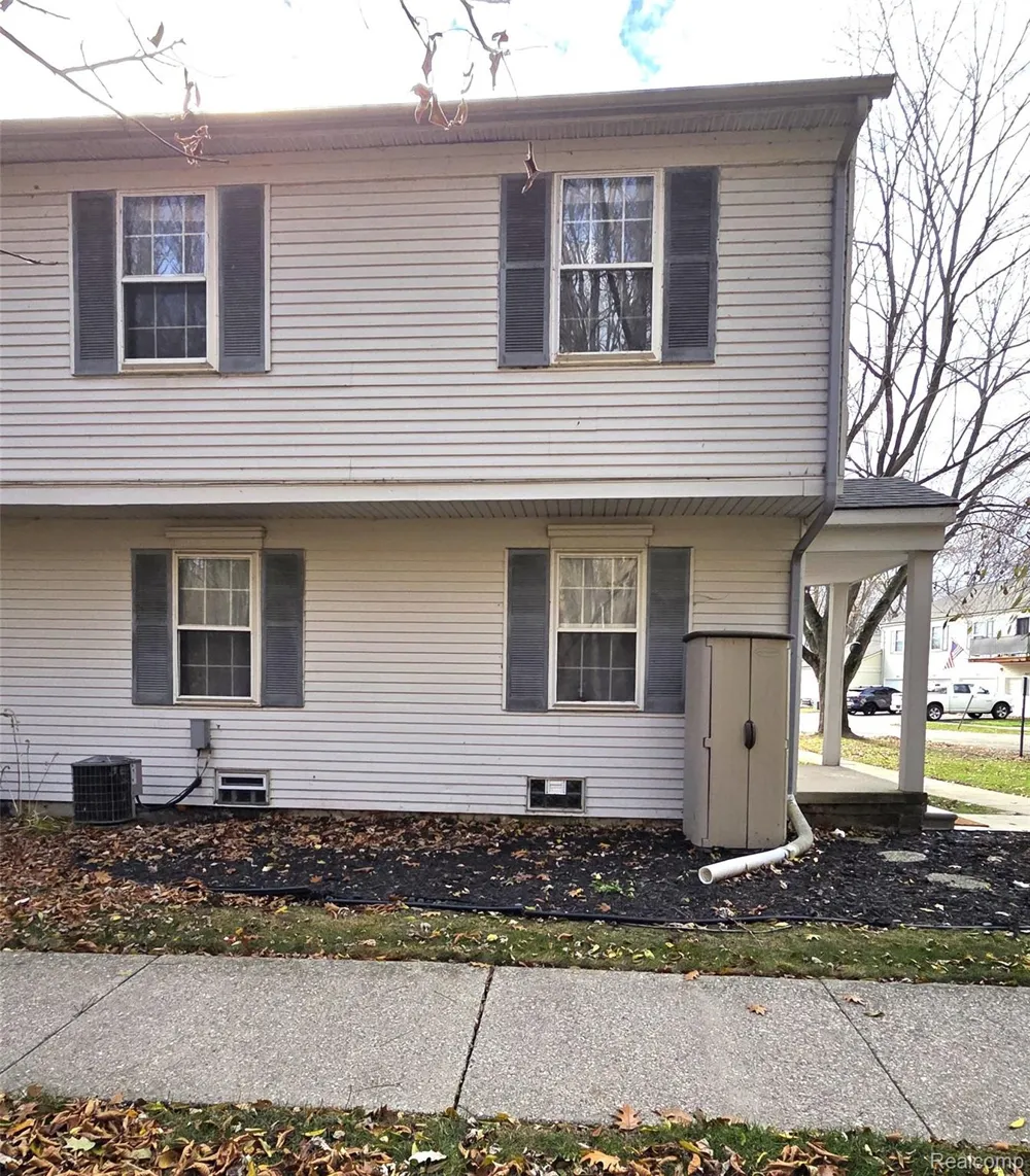 33647 Bayview Drive New Baltimore City, MI 48047