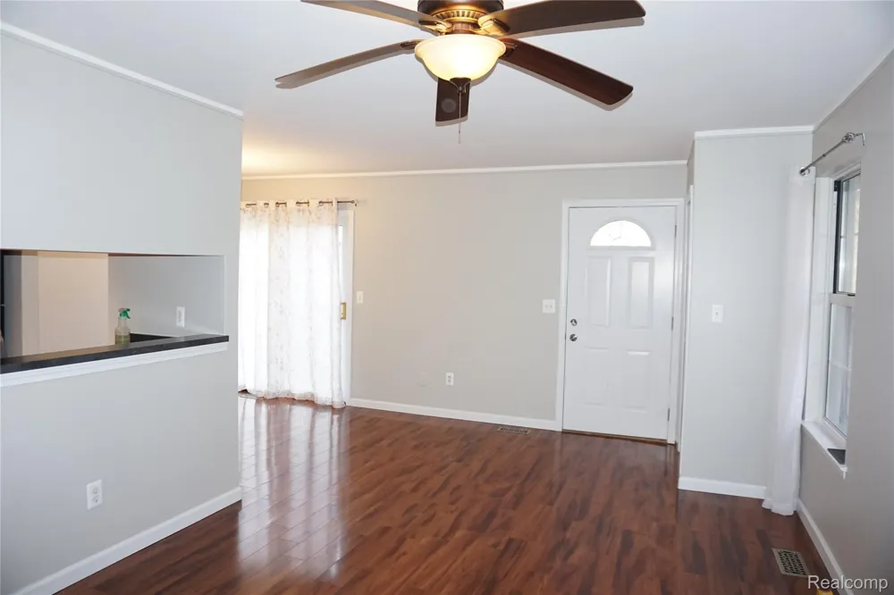 33647 Bayview Drive New Baltimore City, MI 48047