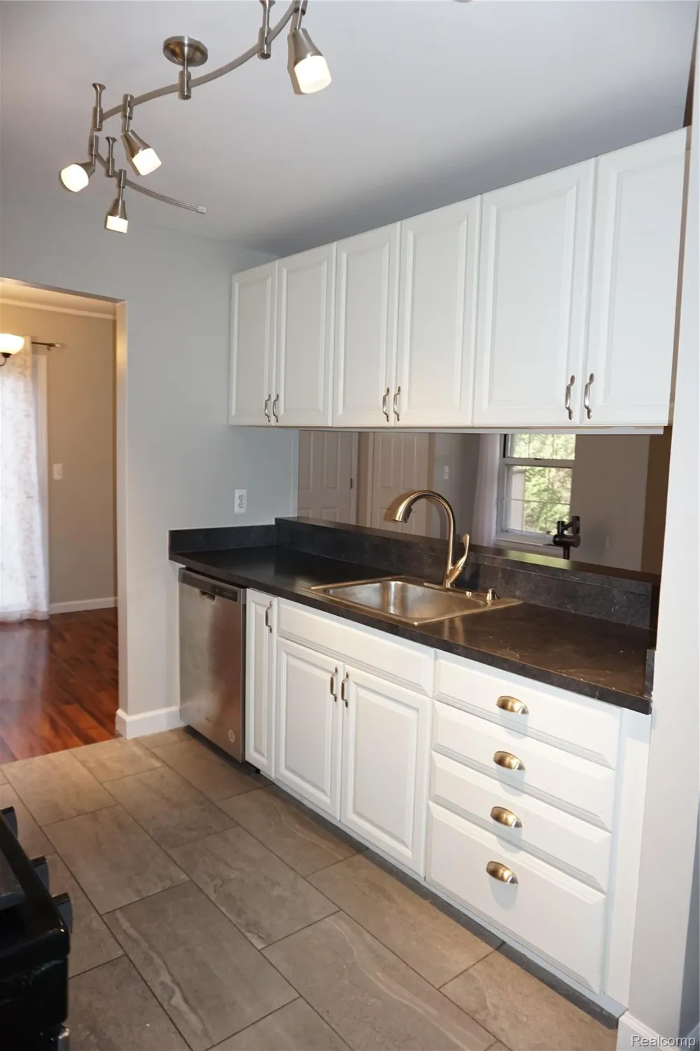 33647 Bayview Drive New Baltimore City, MI 48047