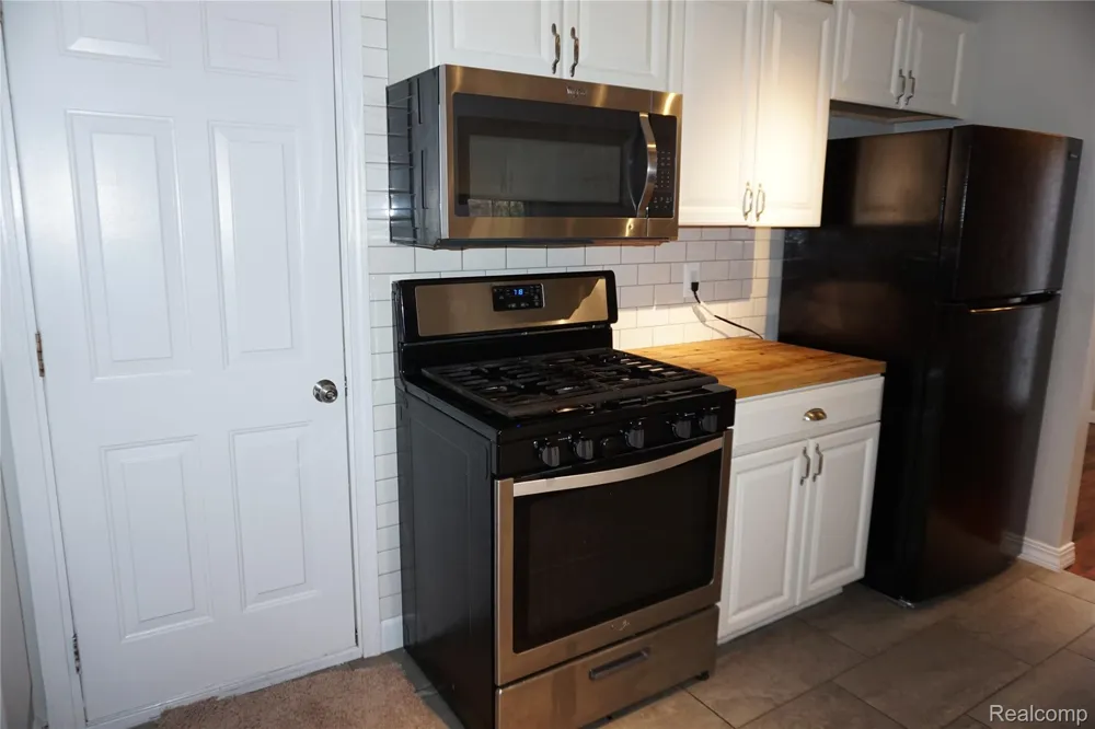 33647 Bayview Drive New Baltimore City, MI 48047