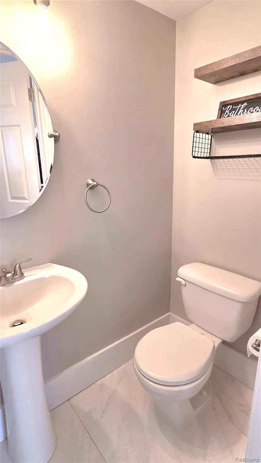 33647 Bayview Drive New Baltimore City, MI 48047