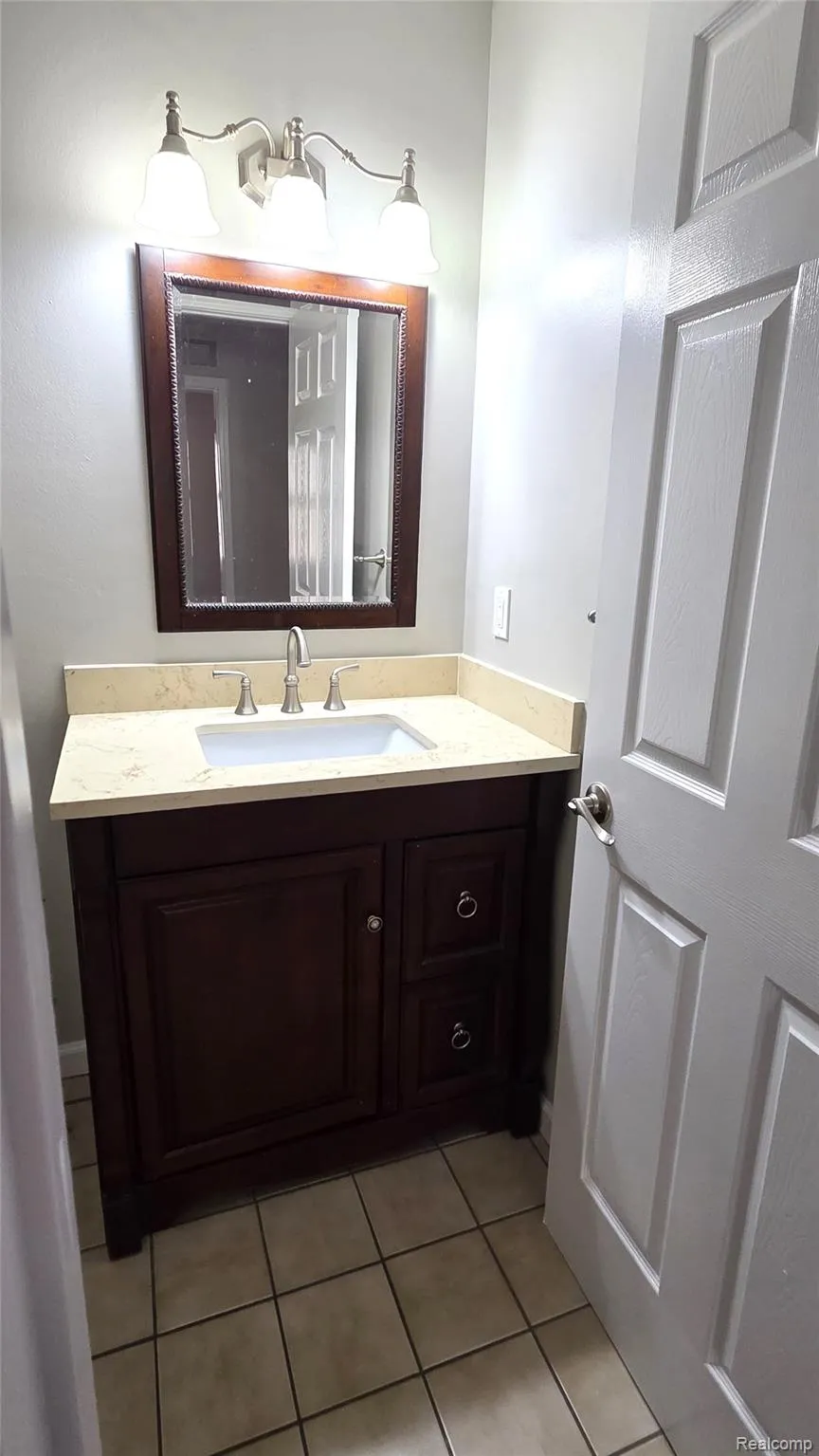 33647 Bayview Drive New Baltimore City, MI 48047