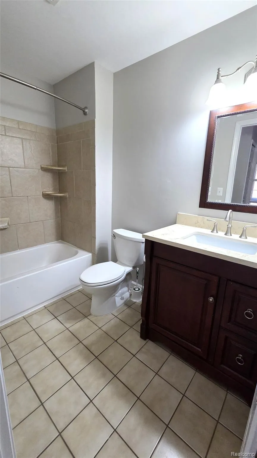 33647 Bayview Drive New Baltimore City, MI 48047