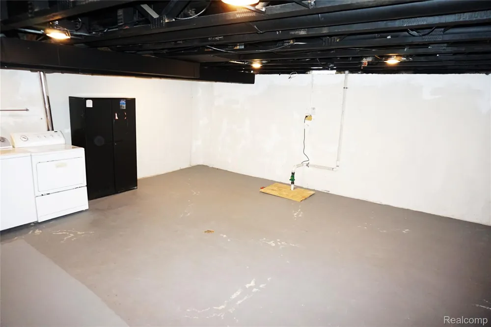 33647 Bayview Drive New Baltimore City, MI 48047