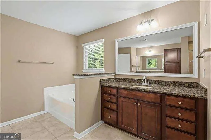 6810 Rocking Horse LN Cumming, GA 30040