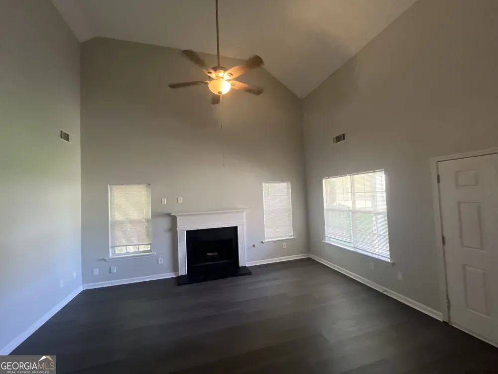 35 Creekview CT Covington, GA 30016