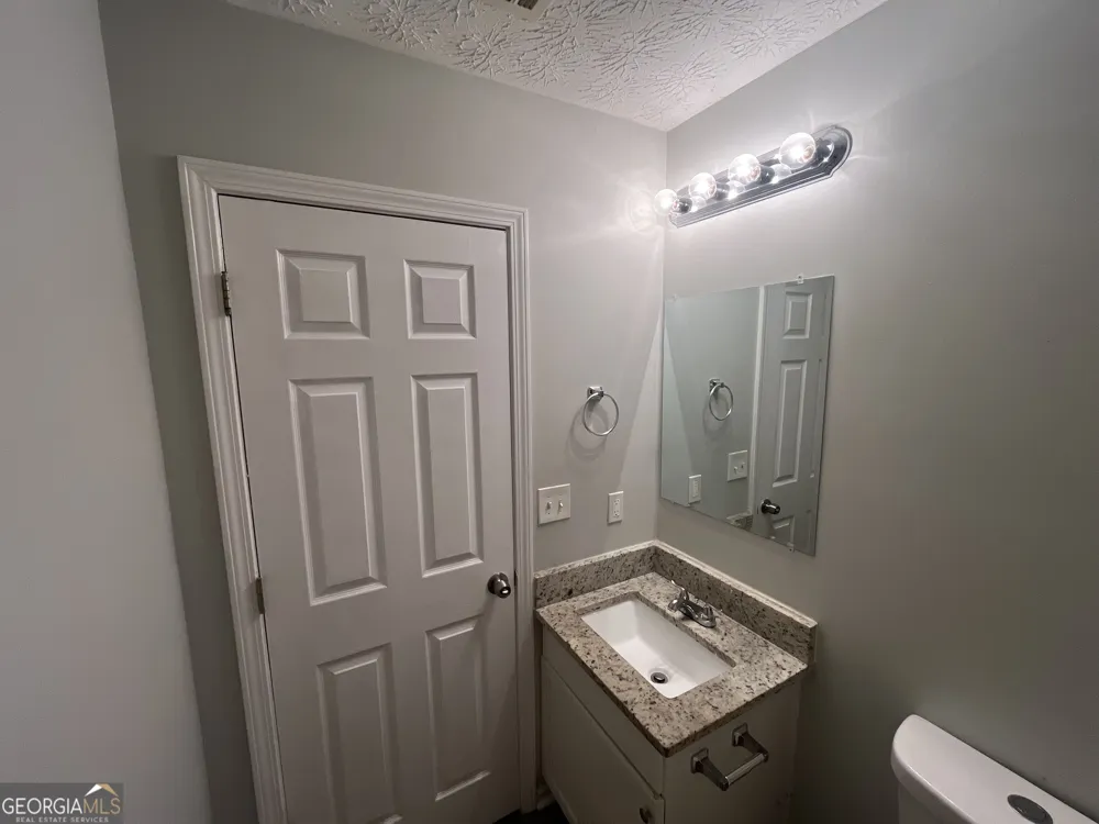 35 Creekview CT Covington, GA 30016