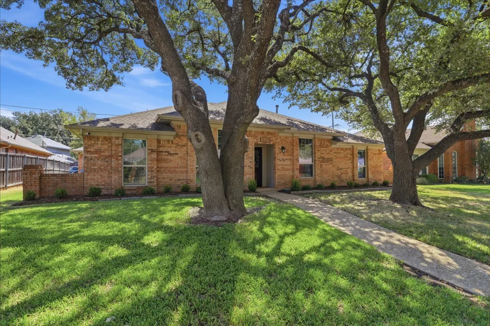 18512 Featherwood Drive Dallas, TX 75252