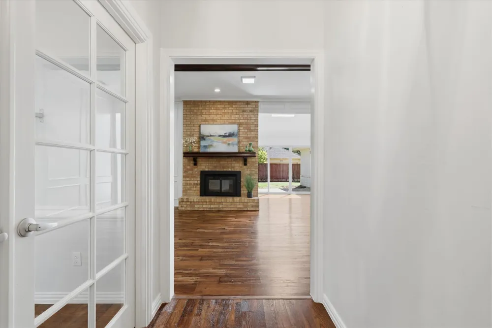 18512 Featherwood Drive Dallas, TX 75252