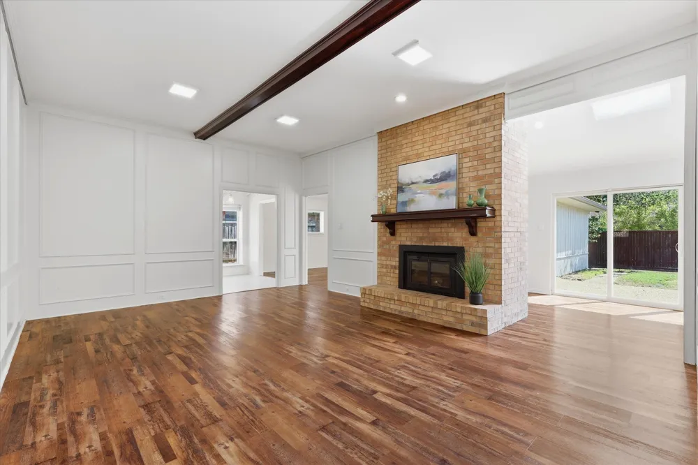18512 Featherwood Drive Dallas, TX 75252