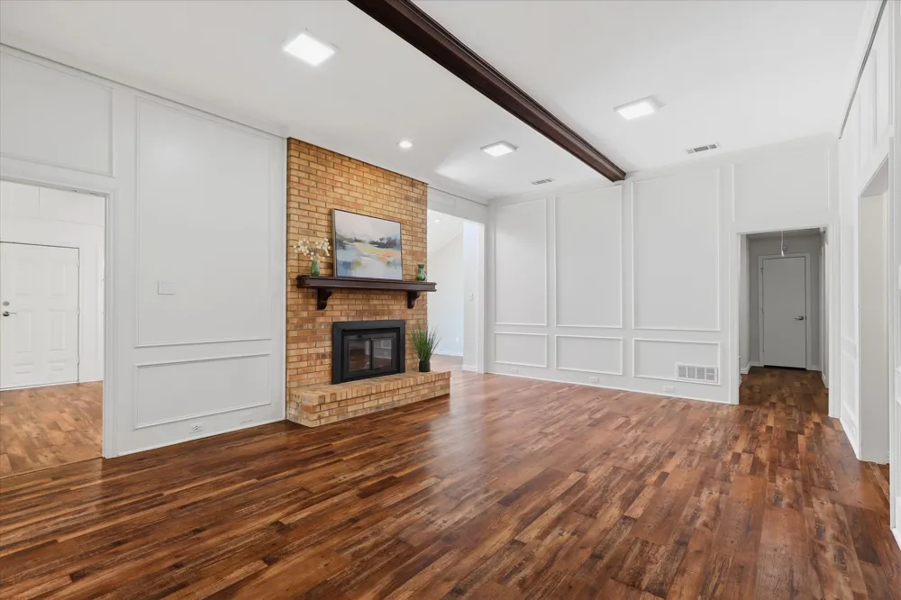18512 Featherwood Drive Dallas, TX 75252