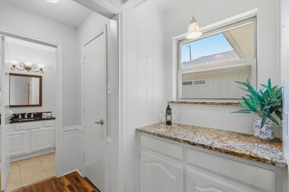 18512 Featherwood Drive Dallas, TX 75252