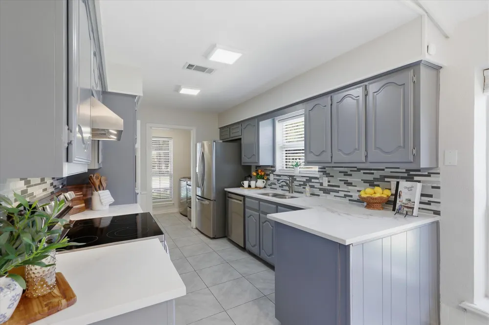 18512 Featherwood Drive Dallas, TX 75252
