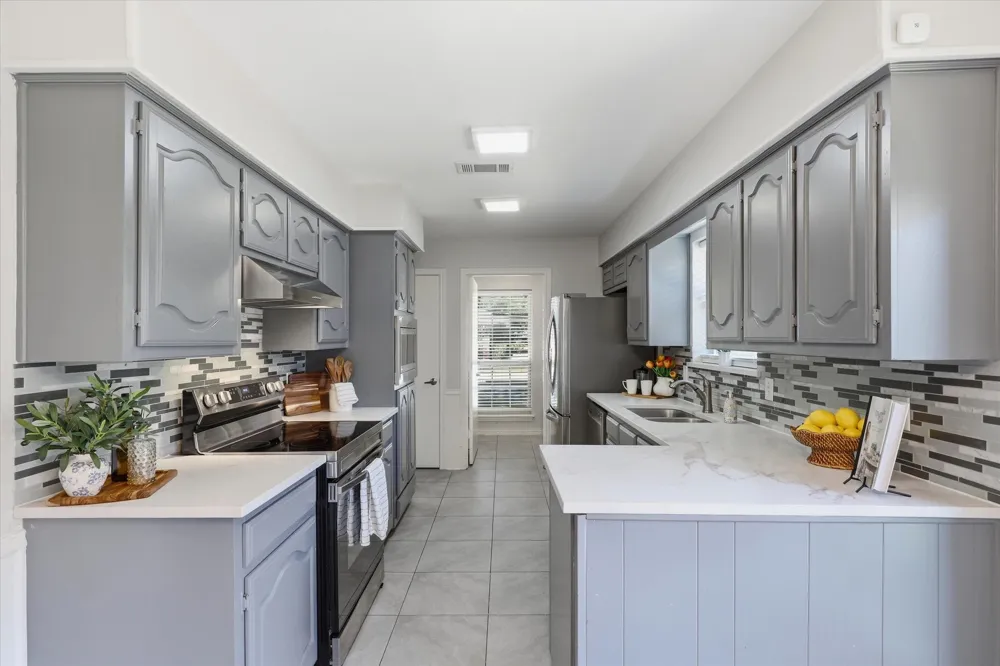 18512 Featherwood Drive Dallas, TX 75252