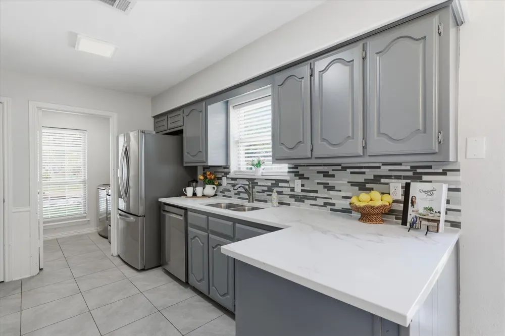 18512 Featherwood Drive Dallas, TX 75252