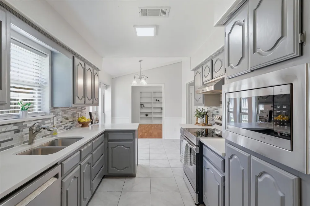 18512 Featherwood Drive Dallas, TX 75252