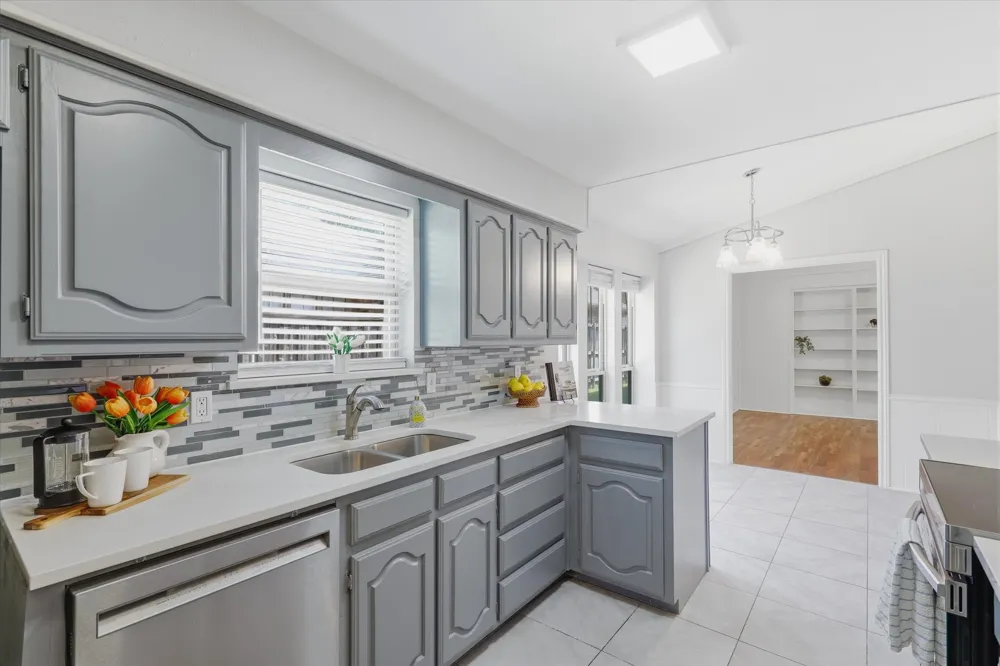 18512 Featherwood Drive Dallas, TX 75252