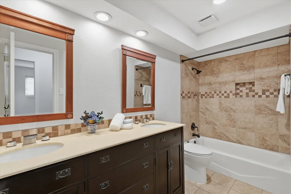 18512 Featherwood Drive Dallas, TX 75252