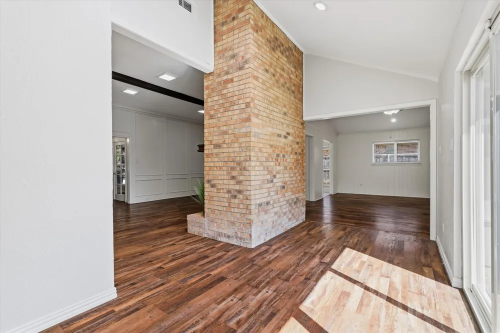 18512 Featherwood Drive Dallas, TX 75252