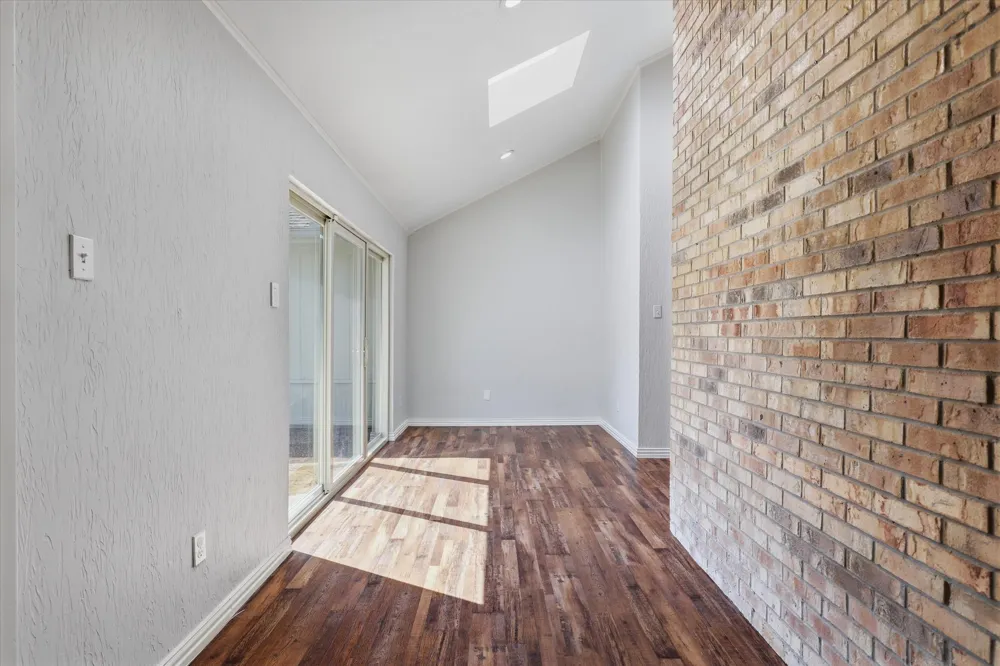 18512 Featherwood Drive Dallas, TX 75252