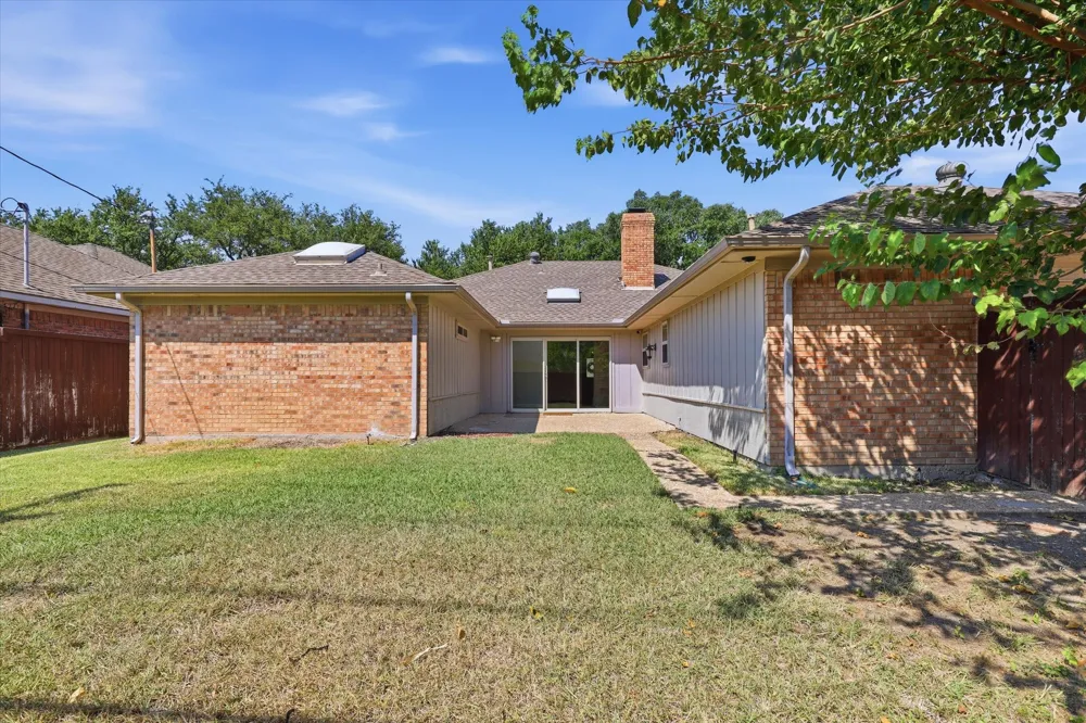 18512 Featherwood Drive Dallas, TX 75252