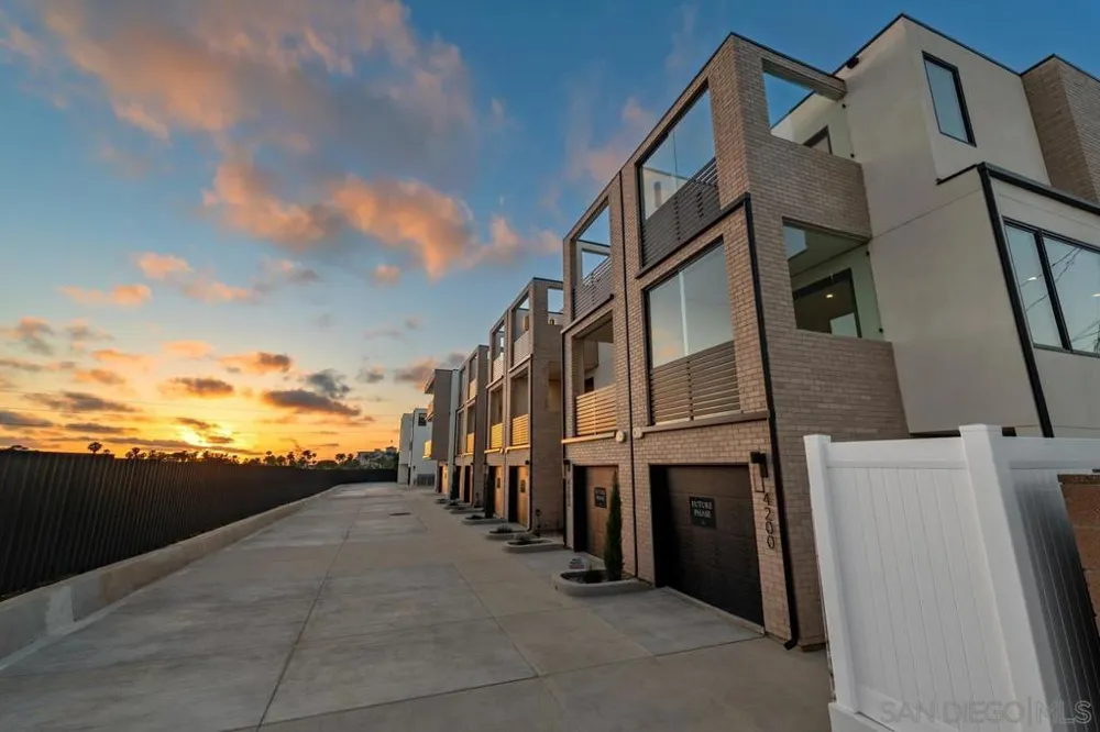 4202 Tonopah St San Diego, CA 92110